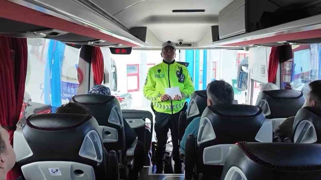 Sinop'ta polisten yolculara 'kemer' uyarısı