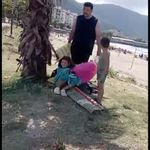 Kastamonu'da denize giren 4 kişilik aile boğulmaktan son anda kurtarıldı