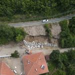 Kastamonu'da selde zarar gören köy yolları, kilometrelerce uzaktan taşınan kaya ve taşlarla onarılıyor
