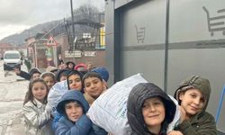 Sinop'ta öğrenciler topladıkları mavi kapakları derneğe gönderdi