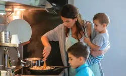 EV KADINLARINA EMEKLİLİK VE ÇOCUK MAAŞI MÜJDESİ