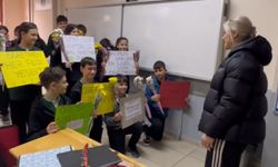 Fatma Nur öğretmenin anısına kendi öğretmenlerini mutlu ettiler
