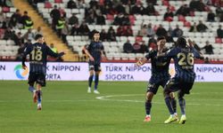 Fenerbahçe, 3. kez 2-0 geriye düştüğü maçta puan aldı