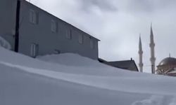Kar kalınlığı evlerin boyuna ulaştı