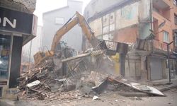 Türkeli'de metruk binalar yıkılıyor