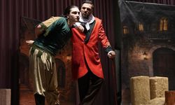 TRABZON’DA KAHKAHA TUFANI: SCAPIN’İN DOLAPLARI SAHNEYE ÇIKIYOR!