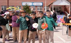 23 Nisan coşkusu köy okuluna taşındı