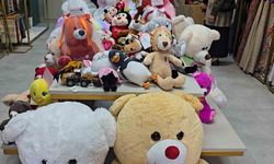 AÇILIŞA ÇİÇEK DEĞİL OYUNCAK İSTEDİ