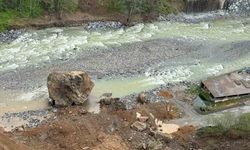 Ardeşen'de korkutan heyelan