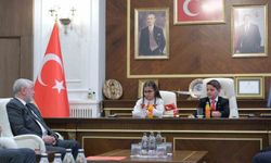 Başkan Aşgın koltuğu çocuklara emanet etti