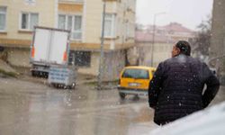 Bayburt'ta kar sürprizi: Kış yeniden yüzünü gösterdi