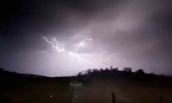 Bolu'da şimşekler geceyi aydınlattı