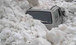 Çığ altında kalmaktan son anda kurtuldular