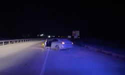 Otomobil bariyerlere çarptı!