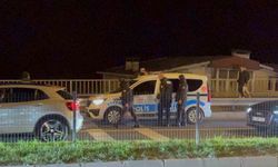 Alkollü sürücü polis aracına çarptı: 3 gözaltı