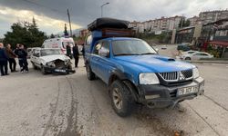 Kamyonetle otomobil çarpıştı: 1 yaralı