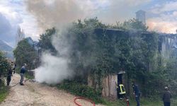 Kastamonu'da metruk binada çıkan yangını itfaiye söndürüldü