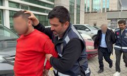 Okul önündeki 2 kişinin yaralandığı silahlı saldırıyla ilgili 2 kişi adliyeye sevk edildi