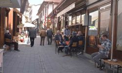 Ölen müşterilerinin hatıralarını kıraathanenin duvarında yaşatıyor