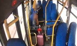 Otobüsü ambulansa çevirdi, bayılan öğrenciyi hastaneye taşıdı