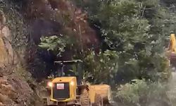 Rize'de heyelanı temizleyen iş makinesi 2. heyelandan son anda kurtuldu