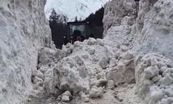 Yayla yollarında 5 metrelik kar temizliği