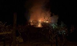 Çıkan yangında ev kullanılamaz hale geldi