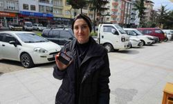 Yerde değil yüksekte arayınca cüzdanını buldu