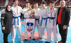 TÜRKİYE ŞAMPİYONU TRABZON’DAN! AFFAN KİTAPÇIOĞLU LİSESİ TARİH YAZDI!