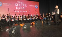 TRABZON’UN İLK RİTİM GRUBU AYAKTA ALKIŞLANDI