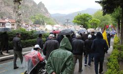 Amasya'da yağmur altında 1 Mayıs yürüyüşü