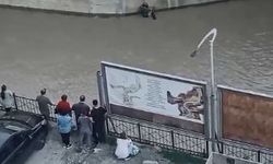 Dereye düşen çocuğu vatandaş kurtardı