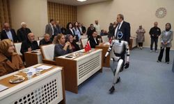 Nüfusa kayıtlı robot mecliste: Heyecanlı anlar
