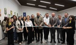 Polen peşindeki yaban arıları resim sergisi açıldı