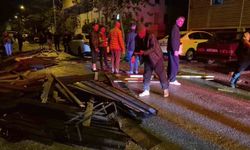 Şiddetli fırtına evin çatısını uçurdu, 6 araç hasar gördü... O anlar kamerada
