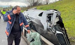 TEM Otoyolu'nda kontrolden çıkan otomobil bariyerlere çarptı: 1 ağır yaralı