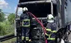 Amasya'da seyir halindeki tır yandı