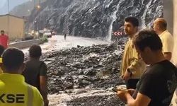 Aracının sileceği arızalandı, sileceği düzeltmek için durdu, saniyeler sonra heyelan oldu