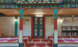Camili Havzası'ndaki 175 yıllık ahşap cami babadan oğula korunuyor