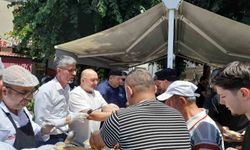 Düzce'de bin kişinin ağzı AK Parti tarafından dağıtılan aşure ile tatlandı