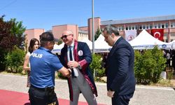 56 yaşında diploma aldı