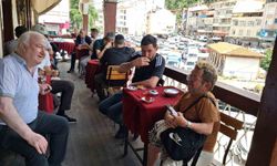 1 metrelik adam ilçenin neşe kaynağı oldu