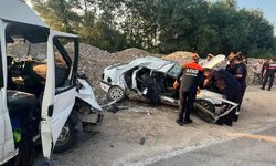 Otomobil ile minibüs çarpıştı: 1 ölü, 3 yaralı