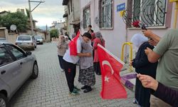 Dünya üçüncüsü milli güreşçi, baba ocağında coşkuyla karşılandı