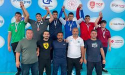 Düzceli minik güreşçilerden Türkiye derecesi