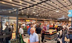 Hanımeli Yöresel Market'in bininci müşterisine sürpriz hediye