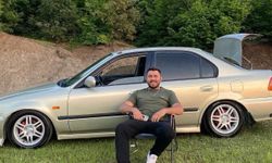 KALDIRIMA ÇARPAN MOTOSİKLETLİ KURTARILAMADI!