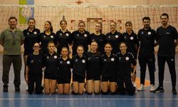 Rize'nin genç voleybolcuları, gözünü Anadolu Yıldızlar Ligi kupasına dikti