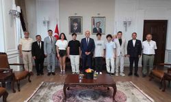 Vali Erol, LGS'de tam puan alan öğrencileri ağırladı
