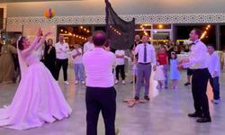 Voleybol oynarken tanışan çift düğünlerinde de voleybol oynadı